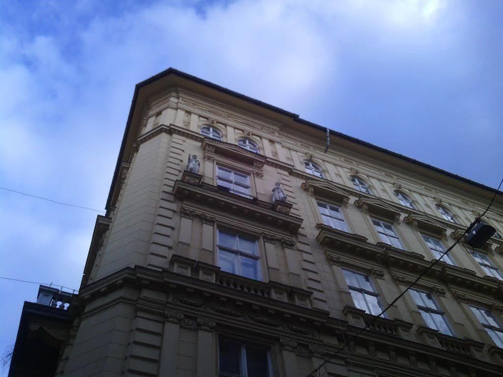Old Monarchia Hotel Budapest Ngoại thất bức ảnh